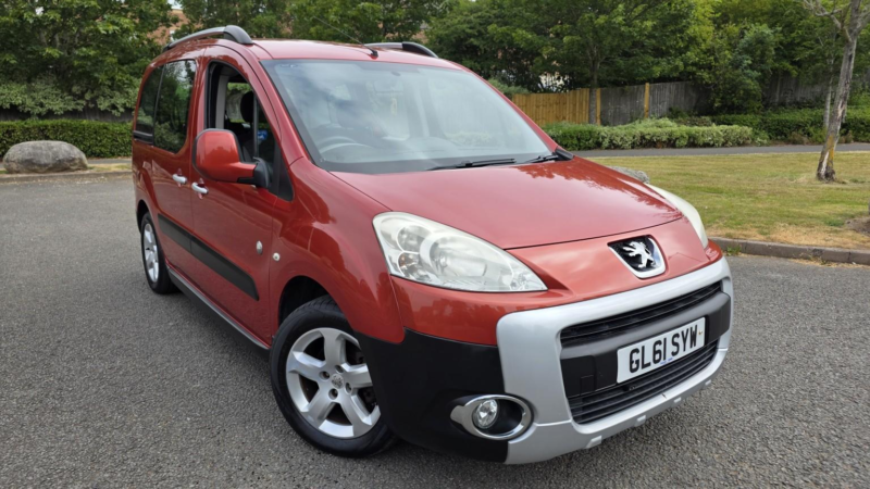 2012 Peugeot Partner Tepee 1.6 Hdi 8v Tepee Outdoor in Red — image 1