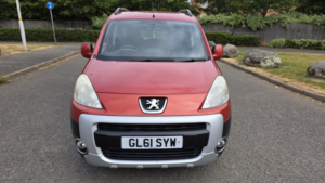 2012 Peugeot Partner Tepee 1.6 Hdi 8v Tepee Outdoor in Red — image 2