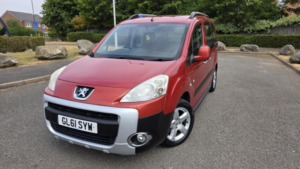 2012 Peugeot Partner Tepee 1.6 Hdi 8v Tepee Outdoor in Red — image 3