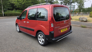 2012 Peugeot Partner Tepee 1.6 Hdi 8v Tepee Outdoor in Red — image 5