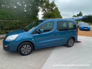 2019 Peugeot Partner Tepee 1.6 Bluehdi 100 Active in Blue — image 2