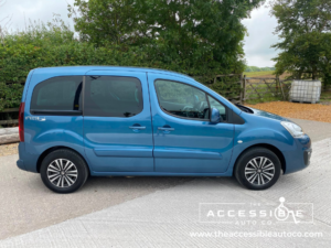 2019 Peugeot Partner Tepee 1.6 Bluehdi 100 Active in Blue — image 4