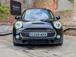 2019 MINI Hatch 2.0 3-Door Hatch Cooper S Classic in Black — image 3