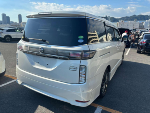 2015 Nissan Elgrand 2.5 Highway Star Premium Urban Chrome 5dr 7 Seats in White — image 2
