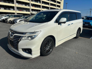 2015 Nissan Elgrand 2.5 Highway Star Premium Urban Chrome 5dr 7 Seats in White — image 4