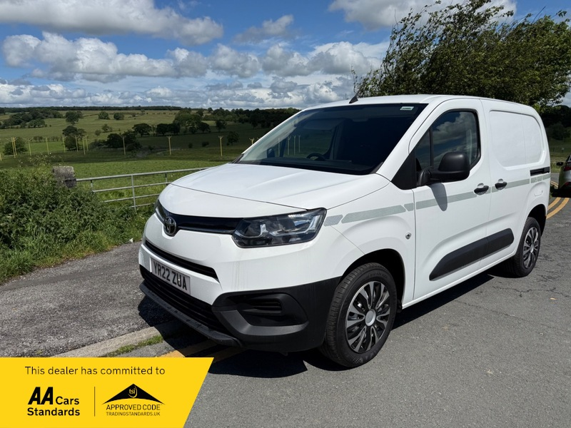 2022 Toyota Proace L1 Active in White — image 1