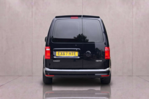 2017 Volkswagen Caddy 2.0 Caddy C20 Vogue Line Tdi in Black — image 6