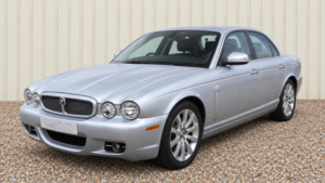 2009 Jaguar Xj 2.7 Tdvi Executive 4dr in Silver — image 2