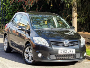 2012 Toyota Auris 1.6 V-Matic Colour Collection Hatchback 5dr Petrol Manual Euro 5 (132 Ps) in Black — image 2