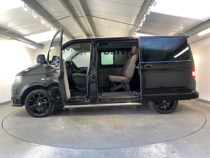 2014 Volkswagen Transporter 2.0 Tdi T30 Highline Kombi 4dr Diesel Manual L1 H1 (198 G/km, 138.08 Bhp) in Black — image 3