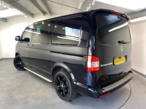 2014 Volkswagen Transporter 2.0 Tdi T30 Highline Kombi 4dr Diesel Manual L1 H1 (198 G/km, 138.08 Bhp) in Black — image 4