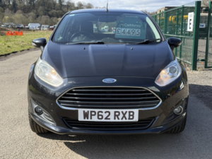 2013 Ford Fiesta 1.25 Zetec Hatchback 5dr Petrol Manual Euro 5 (82 Ps) in Multicolour — image 2