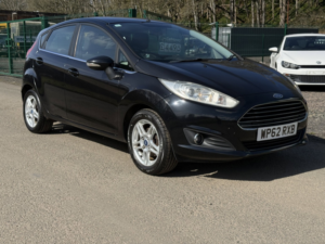 2013 Ford Fiesta 1.25 Zetec Hatchback 5dr Petrol Manual Euro 5 (82 Ps) in Multicolour — image 3