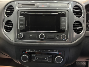 2014 Volkswagen Tiguan 2.0 Tdi 4motion Bluemotion Tech Match in Blue — image 6