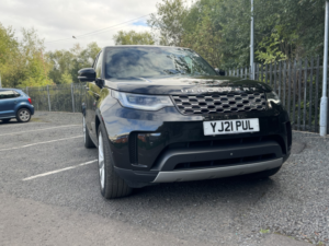 2021 Land Rover Discovery 3.0 D300 Mhev Se in Black — image 3