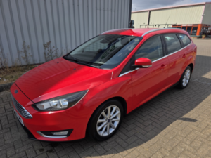 2015 Ford Focus 1.0 T Ecoboost Titanium Estate in Red — image 5