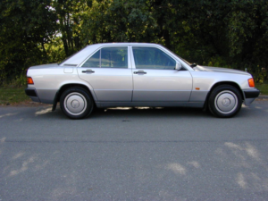 1992 Mercedes-Benz 190 Ref 8708 - Mercedes Benz 190 2.0e Automatic (rhd - Uk Car) in Silver — image 2