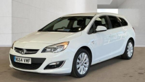 2015 Vauxhall Astra 1.6 16v Elite Sports Tourer Auto Euro 5 5dr in White — image 2