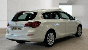 2015 Vauxhall Astra 1.6 16v Elite Sports Tourer Auto Euro 5 5dr in White — image 4