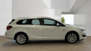 2015 Vauxhall Astra 1.6 16v Elite Sports Tourer Auto Euro 5 5dr in White — image 5