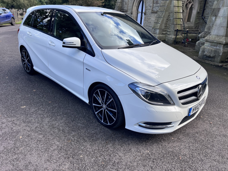 2012 Mercedes-Benz B Class 1.6 B180 Blueefficiency Sport in White — image 1