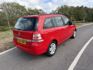 2014 Vauxhall Zafira 1.8 16v Exclusiv in Red — image 4