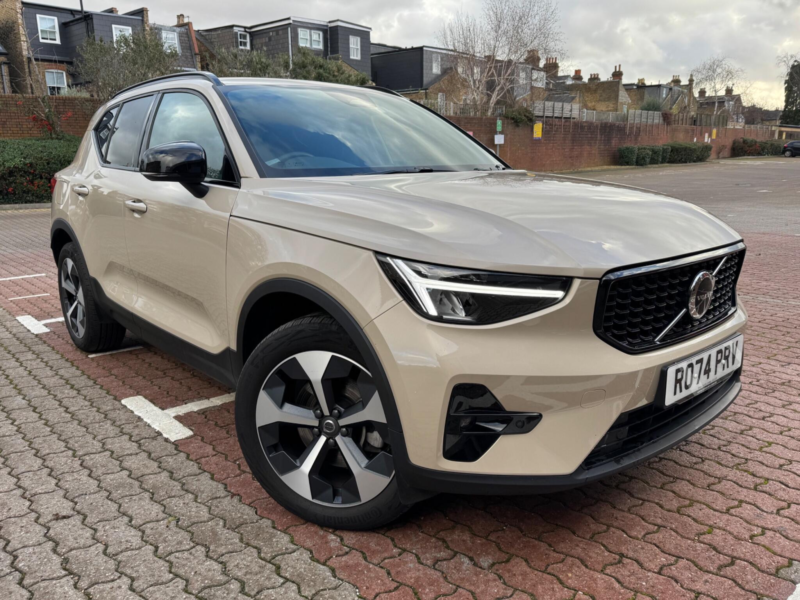 2025 Volvo Xc40 2.0 B3 Mhev Plus Dct Auto Euro 6 (s/s) 5dr in Brown — image 1