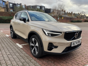 2025 Volvo Xc40 2.0 B3 Mhev Plus Dct Auto Euro 6 (s/s) 5dr in Brown — image 4