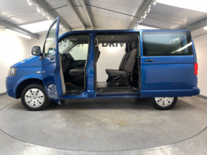 2014 Volkswagen Transporter Shuttle 2.0 Td T30 S Minibus 4dr Diesel Manual L1 H1 (193 G/km, 83 Bhp) in Blue — image 3