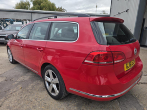 2011 Volkswagen Passat 1.8 Tsi Se DSG Euro 5 5dr in Red — image 4