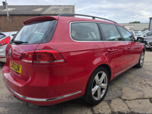 2011 Volkswagen Passat 1.8 Tsi Se DSG Euro 5 5dr in Red — image 5