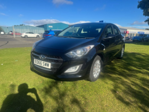 2016 Hyundai I30 1.4 Blue Drive S Hatchback 5dr Petrol Manual Euro 6 (s/s) (100 Ps) in Black — image 2