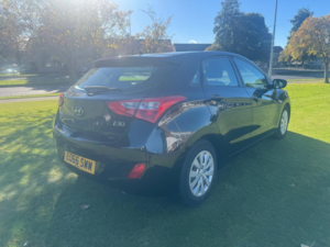 2016 Hyundai I30 1.4 Blue Drive S Hatchback 5dr Petrol Manual Euro 6 (s/s) (100 Ps) in Black — image 4