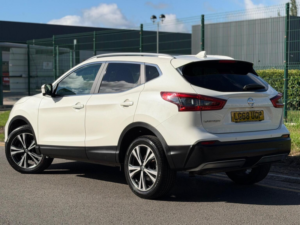 2018 Nissan Qashqai 1.2 Dig-T N-Connecta Euro 6 (s/s) 5dr in White — image 4