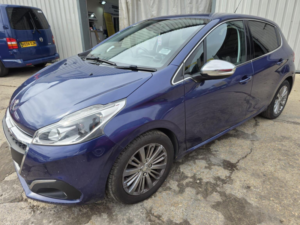 2016 Peugeot 208 1.2 Puretech Allure Euro 6 5dr in Blue — image 2