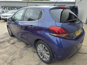 2016 Peugeot 208 1.2 Puretech Allure Euro 6 5dr in Blue — image 3