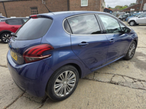 2016 Peugeot 208 1.2 Puretech Allure Euro 6 5dr in Blue — image 4