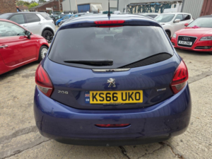2016 Peugeot 208 1.2 Puretech Allure Euro 6 5dr in Blue — image 5