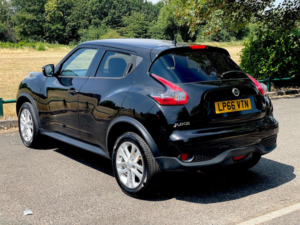 2017 Nissan Juke 1.2 Dig-T N-Connecta Euro 6 (s/s) 5dr in Black — image 4