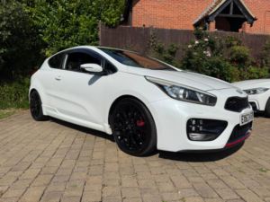 2013 Kia Proceed 1.6 T-Gdi Gt Tech in White — image 3