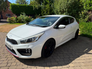 2013 Kia Proceed 1.6 T-Gdi Gt Tech in White — image 4
