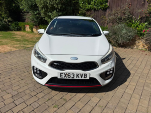 2013 Kia Proceed 1.6 T-Gdi Gt Tech in White — image 6