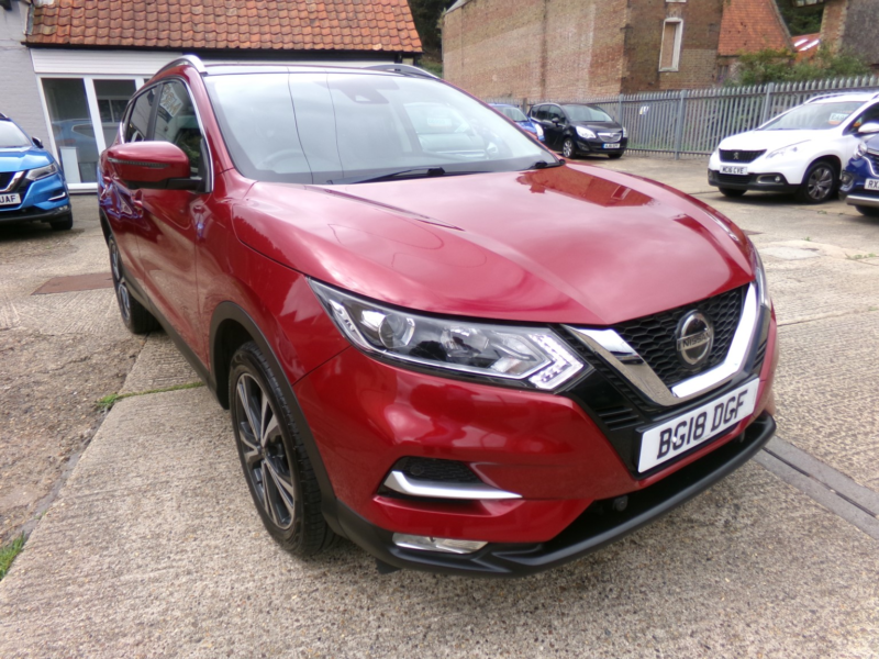 2018 Nissan Qashqai 1.2 Dig-T N-Connecta in Red — image 1