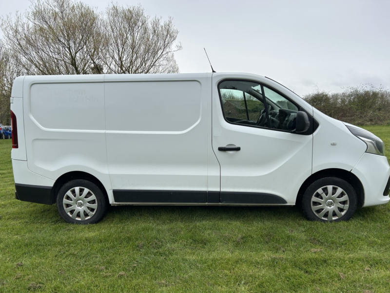 2016 Renault Trafic 1.6 Sl27 Dci 115 Business+ in White — image 1