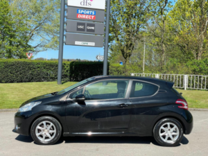 2014 Peugeot 208 1.4 E-Hdi Active Egc Euro 5 (s/s) 3dr in Black — image 4