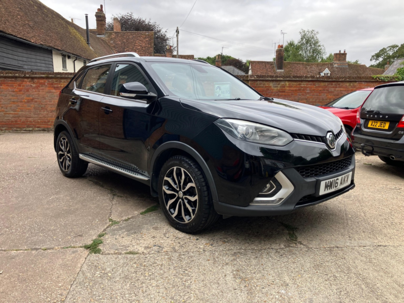 2016 MG Gs 1.5 Tgi Exclusive in Black — image 1
