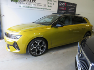 2022 Vauxhall Astra 1.2 Turbo Ultimate Auto Euro 6 (s/s) 5dr in Yellow — image 3
