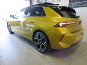 2022 Vauxhall Astra 1.2 Turbo Ultimate Auto Euro 6 (s/s) 5dr in Yellow — image 4