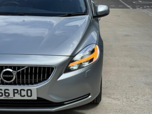 2016 Volvo V40 2.0 D2 Inscription Euro 6 (s/s) 5dr in Silver — image 2