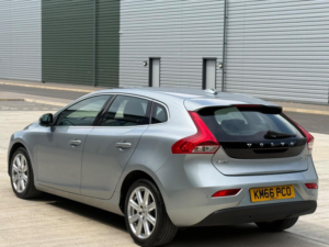 2016 Volvo V40 2.0 D2 Inscription Euro 6 (s/s) 5dr in Silver — image 4